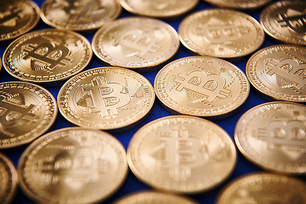 포토 JPG 스튜디오촬영 돈 실내 사람없음 동전 오브젝트 일렬 가상 가상화폐 국내포토 내부 재산 파일형식