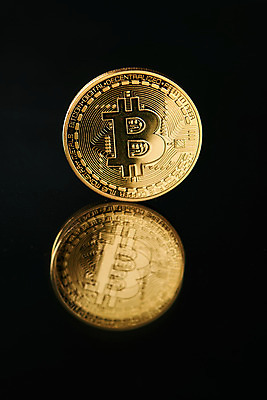 포토 JPG 스튜디오촬영 돈 실내 사람없음 반사 동전 오브젝트 가상 가상화폐 국내포토 내부 재산 파일형식