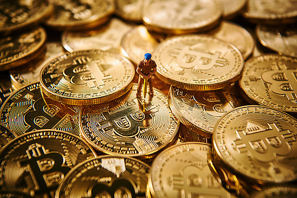 포토 JPG 스튜디오촬영 돈 실내 사람없음 동전 여러개 미니어처 오브젝트 광부 가상 가상화폐 국내포토 직업 다수 내부 모형 재산 파일형식