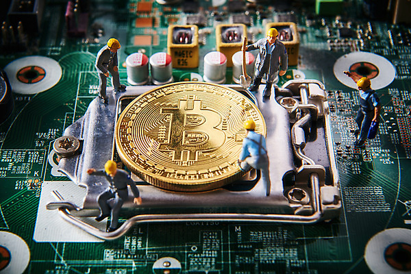 포토 JPG 스튜디오촬영 돈 실내 사람없음 동전 미니어처 작업 오브젝트 반도체 메인보드 가상 가상화폐 블록체인 국내포토 내부 금융 모형 재산 파일형식 4차산업