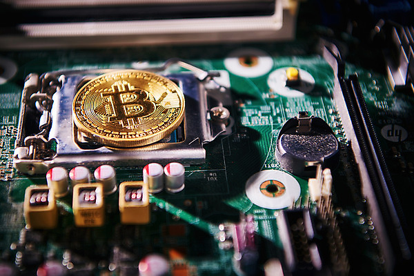 포토 JPG 스튜디오촬영 돈 실내 사람없음 동전 오브젝트 반도체 메인보드 가상 가상화폐 국내포토 내부 재산 파일형식