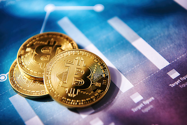 포토 JPG 스튜디오촬영 돈 그래프 실내 사람없음 동전 오브젝트 문서 가상 가상화폐 국내포토 내부 재산 파일형식