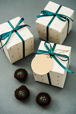 포토 JPG 스튜디오촬영 실내 발렌타인데이 선물 사람없음 선물상자 초콜릿 오브젝트 국내포토 데이이벤트 디저트 내부 상자 파일형식