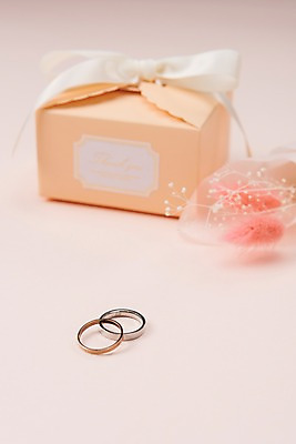 포토 JPG 스튜디오촬영 리본 실내 선물 사람없음 선물상자 반지 오브젝트 커플반지 실버데이 국내포토 기념일 장신구 내부 상자 파일형식