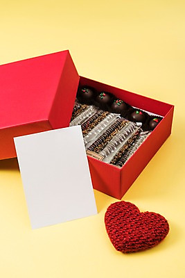 포토 JPG 스튜디오촬영 프레임 실내 발렌타인데이 선물 사람없음 선물상자 초콜릿 하트 감사카드 오브젝트 빼빼로 빼빼로데이 국내포토 모양 데이이벤트 디저트 카드_감사 내부 상자 막대과자 파일형식