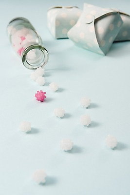 포토 JPG 스튜디오촬영 화이트데이 유리병 실내 발렌타인데이 선물 사람없음 선물상자 오브젝트 별사탕 국내포토 데이이벤트 병_용기 사탕 내부 상자 파일형식