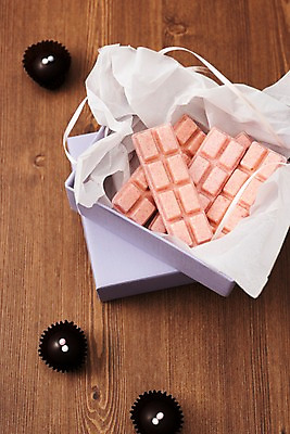 포토 JPG 스튜디오촬영 리본 실내 발렌타인데이 선물 사람없음 선물상자 초콜릿 오브젝트 국내포토 데이이벤트 디저트 내부 상자 파일형식