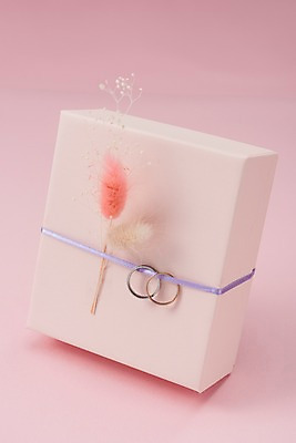 포토 기념일 장신구 실내 선물 내부 상자 반지 파일형식 커플반지 JPG 스튜디오촬영 사람없음 선물상자 오브젝트 식물 실버데이 국내포토