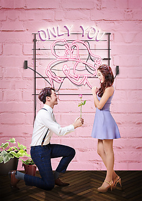 전신 PSD 편집 편집이미지 커플 여자 남자 화분 결혼 프로포즈 20대 두명 옆모습 장미 마주보기 한국인 무릎꿇기 네온 광고편집 이미지편집 꽃 뷰포인트 관계 모션 사람 동양인 이벤트 청년 파일형식