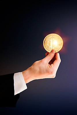 JPG 편집이미지 손 돈 들기 신체부위 금융 3D 디지털합성 가상화폐 편집3D 모션 사람 경제 재산 파일형식