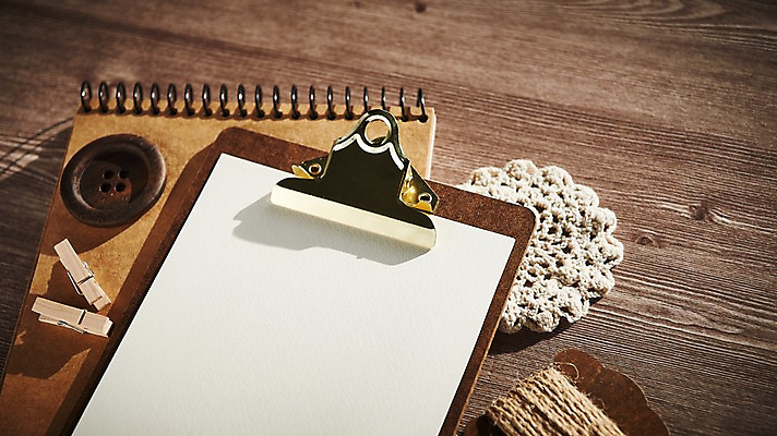 포토 JPG 종이 단추 프레임 집게 사람없음 목재 나뭇결 공책 실 책상 결재판 목업 국내포토 나무 가구 재료 문구용품 결재 파일형식