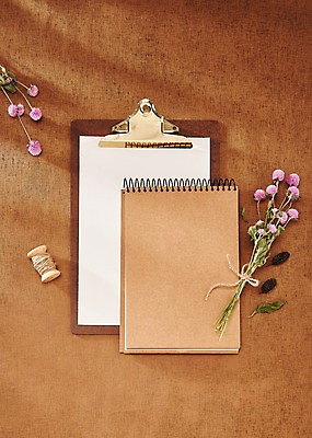 포토 JPG 꽃 종이 프레임 사람없음 목재 공책 실 책상 솔방울 결재판 목업 국내포토 나무 식물 가구 재료 문구용품 결재 파일형식