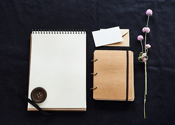 포토 JPG 꽃 종이 편지봉투 단추 프레임 사람없음 공책 편지 목업 국내포토 식물 문구용품 봉투 파일형식