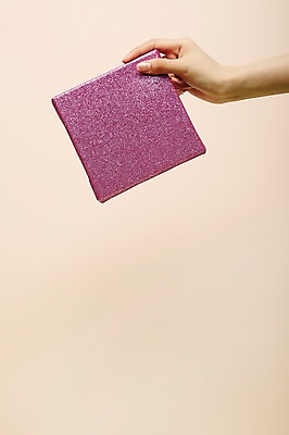 포토 JPG 스튜디오촬영 손 여자 한손 실내 한명 들기 손짓 20대 성인 신체부위 선물상자 성인여자한명만 국내포토 1 모션 선물 사람 청년 내부 상자 여자한명만 성인여자만 파일형식