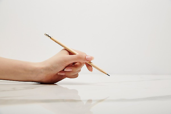 포토 JPG 스튜디오촬영 손 여자 한손 실내 한명 들기 손짓 20대 성인 신체부위 연필 성인여자한명만 국내포토 1 모션 학용품 사람 청년 내부 필기구 여자한명만 성인여자만 파일형식