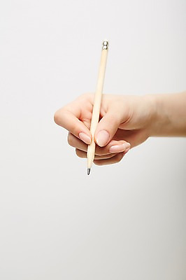 포토 JPG 스튜디오촬영 손 여자 한손 실내 한명 들기 손짓 20대 성인 신체부위 연필 성인여자한명만 국내포토 1 모션 학용품 사람 청년 내부 필기구 여자한명만 성인여자만 파일형식