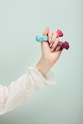 포토 JPG 스튜디오촬영 손 여자 한손 실내 한명 손짓 20대 성인 신체부위 보석반지 성인여자한명만 국내포토 1 모션 사람 청년 내부 반지 보석 여자한명만 성인여자만 파일형식