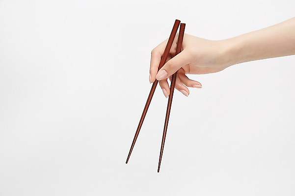 포토 JPG 스튜디오촬영 손 여자 젓가락 한손 실내 한명 손짓 20대 성인 신체부위 잡기 성인여자한명만 국내포토 1 모션 수저 사람 청년 내부 여자한명만 성인여자만 파일형식