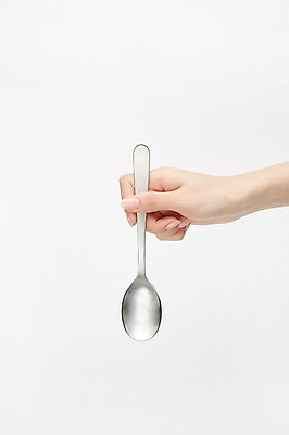 포토 JPG 스튜디오촬영 손 여자 한손 실내 한명 손짓 20대 성인 신체부위 숟가락 성인여자한명만 국내포토 1 모션 수저 사람 청년 내부 여자한명만 성인여자만 파일형식