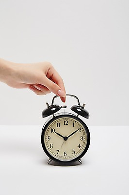 포토 JPG 스튜디오촬영 손 여자 시계 한손 실내 한명 손짓 20대 성인 신체부위 자명종 잡기 성인여자한명만 국내포토 1 모션 사람 청년 내부 알람 여자한명만 성인여자만 파일형식