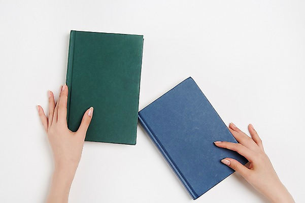 포토 JPG 스튜디오촬영 손 여자 실내 한명 손짓 20대 성인 신체부위 책 양손 잡기 성인여자한명만 국내포토 1 모션 사람 청년 내부 여자한명만 성인여자만 파일형식