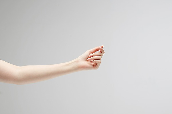 포토 JPG 스튜디오촬영 손 여자 한손 실내 한명 손짓 20대 성인 신체부위 성인여자한명만 국내포토 1 모션 사람 청년 내부 여자한명만 성인여자만 파일형식