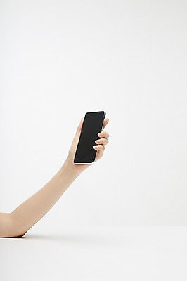 포토 JPG 스튜디오촬영 손 여자 한손 실내 한명 들기 손짓 20대 성인 신체부위 스마트폰 성인여자한명만 국내포토 1 모션 사람 청년 내부 핸드폰 스마트기기 여자한명만 성인여자만 파일형식