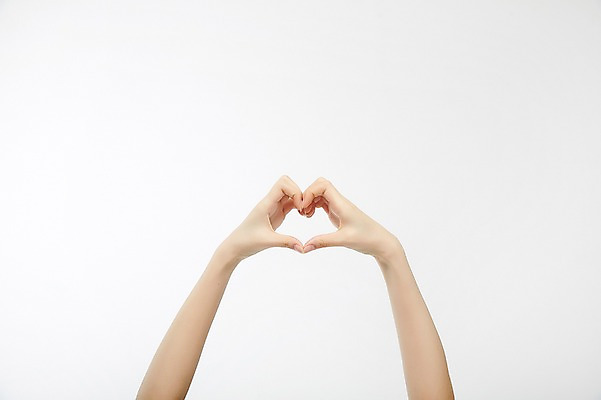 포토 JPG 스튜디오촬영 손 여자 실내 한명 20대 성인 신체부위 양손 손하트 성인여자한명만 국내포토 1 사람 손짓 청년 내부 여자한명만 성인여자만 파일형식