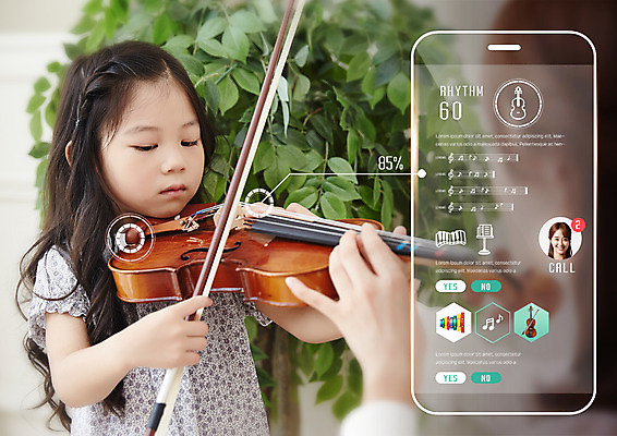 PSD 편집이미지 여자 어린이교육 어린이 상반신 20대 성인 두명 앞모습 스마트폰 한국인 바이올린 음악교육 여자만 이미지편집 교육 음악 뷰포인트 현악기 사람 동양인 청년 핸드폰 스마트기기 파일형식