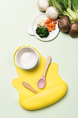 포토 JPG 스튜디오촬영 접시 음식 재료 실내 건강 사람없음 하이앵글 버섯 당근 브로콜리 유기농 청경채 이유식 턱받이 국내포토 식기 웰빙 뷰포인트 채소 뿌리채소 내부 아기용품 파일형식