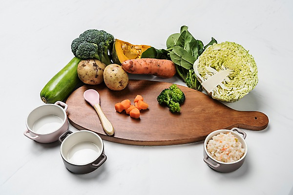 포토 JPG 스튜디오촬영 접시 음식 감자 도마 수저 실내 건강 사람없음 당근 브로콜리 유기농 양배추 애호박 이유식 단호박 국내포토 식기 웰빙 채소 호박 주방용품 뿌리채소 내부 파일형식