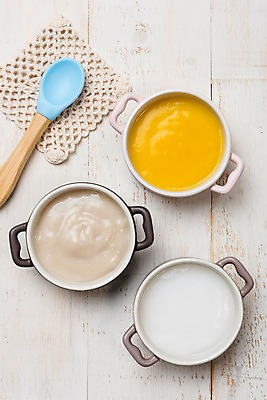 포토 JPG 스튜디오촬영 접시 음식 실내 건강 사람없음 하이앵글 숟가락 유기농 죽 이유식 미음_음식 국내포토 식기 웰빙 뷰포인트 수저 내부 파일형식