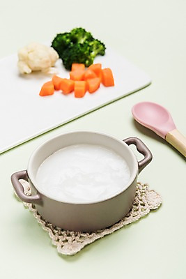 포토 JPG 스튜디오촬영 접시 음식 감자 수저 실내 건강 사람없음 당근 브로콜리 유기농 이유식 국내포토 식기 웰빙 채소 뿌리채소 내부 파일형식