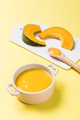 포토 JPG 스튜디오촬영 접시 음식 호박 도마 수저 실내 건강 사람없음 유기농 이유식 단호박 호박죽 국내포토 식기 웰빙 채소 주방용품 내부 죽 파일형식