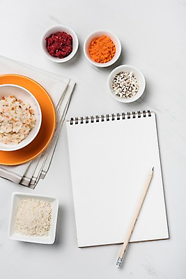 포토 JPG 스튜디오촬영 접시 음식 재료 실내 건강 사람없음 하이앵글 연필 공책 버섯 당근 소고기 쌀 유기농 이유식 국내포토 식기 웰빙 뷰포인트 문구용품 학용품 곡류 뿌리채소 육류 내부 필기구 파일형식