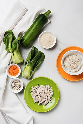 포토 JPG 스튜디오촬영 접시 음식 재료 실내 건강 사람없음 하이앵글 닭고기 버섯 당근 쌀 천 유기농 청경채 애호박 이유식 국내포토 식기 웰빙 뷰포인트 채소 호박 곡류 뿌리채소 육류 내부 직물 파일형식