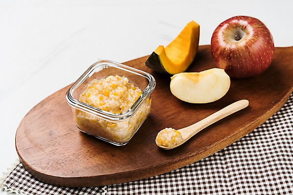 포토 JPG 스튜디오촬영 접시 음식 도마 수저 실내 건강 사람없음 사과 천 유기농 이유식 단호박 국내포토 식기 웰빙 과일 호박 주방용품 내부 직물 파일형식