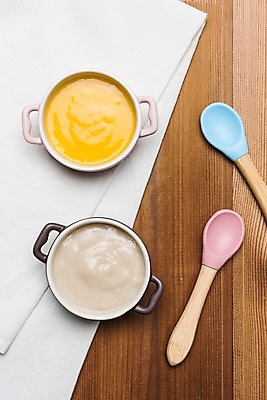 포토 JPG 스튜디오촬영 접시 음식 수저 실내 건강 사람없음 하이앵글 천 유기농 이유식 호박죽 미음_음식 국내포토 식기 웰빙 뷰포인트 내부 직물 죽 파일형식