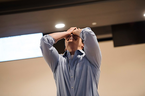 포토 JPG 남자 실내 한명 서기 상반신 20대 성인 앞모습 비즈니스라이프 한국인 직장인 비즈니스맨 볼링 즐거움 볼링장 아쉬움 성인남자한명만 국내포토 직업 1 라이프스타일 감정 뷰포인트 비즈니스 모션 사람 동양인 청년 내부 구기 남자한명만 성인남자만 파일형식