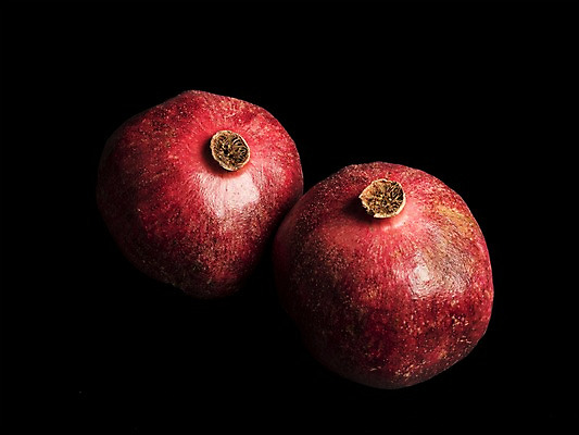 포토 JPG 웰빙 과일 검은배경 누끼 사람없음 신선 유기농 석류 국내포토 백그라운드 검은색 파일형식