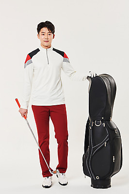 포토 JPG 스튜디오촬영 전신 남자 스포츠 골프 실내 한명 서기 미소 20대 성인 앞모습 청춘 골프채 한국인 잡기 골프가방 성인남자한명만 국내포토 1 뷰포인트 컨셉 가방 모션 골프용품 표정 사람 동양인 청년 내부 구기 남자한명만 성인남자만 파일형식