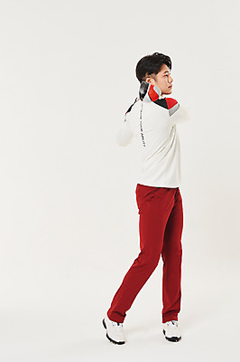 포토 JPG 스튜디오촬영 전신 응시 남자 스포츠 골프 실내 한명 서기 20대 성인 옆모습 청춘 골프채 한국인 스윙 성인남자한명만 국내포토 1 시선 뷰포인트 포즈 컨셉 모션 골프용품 사람 동양인 청년 내부 구기 남자한명만 성인남자만 파일형식