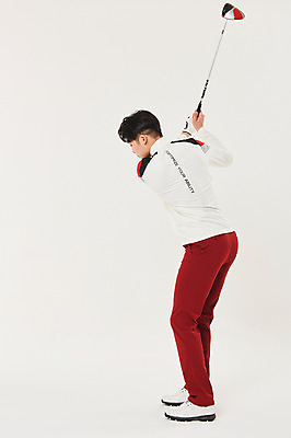 포토 JPG 스튜디오촬영 전신 응시 남자 스포츠 골프 실내 한명 서기 20대 성인 옆모습 청춘 골프채 한국인 스윙 성인남자한명만 국내포토 1 시선 뷰포인트 포즈 컨셉 모션 골프용품 사람 동양인 청년 내부 구기 남자한명만 성인남자만 파일형식