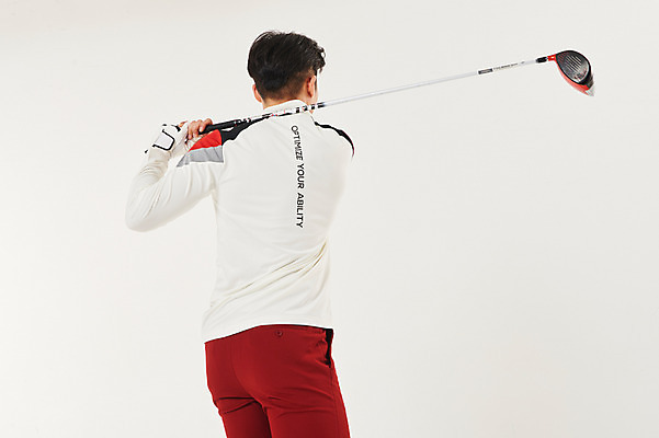 포토 JPG 스튜디오촬영 남자 스포츠 골프 실내 한명 서기 들기 상반신 20대 성인 뒷모습 청춘 골프채 한국인 스윙 성인남자한명만 국내포토 1 뷰포인트 포즈 컨셉 모션 골프용품 사람 동양인 청년 내부 구기 남자한명만 성인남자만 파일형식