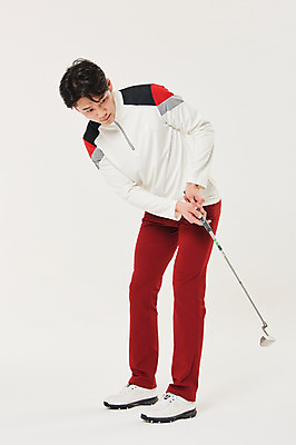 포토 JPG 스튜디오촬영 전신 응시 남자 스포츠 골프 실내 한명 서기 20대 성인 옆모습 청춘 골프채 한국인 샷 성인남자한명만 국내포토 1 시선 뷰포인트 컨셉 모션 자세 골프용품 사람 동양인 청년 내부 구기 남자한명만 성인남자만 파일형식