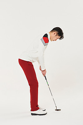 포토 JPG 스튜디오촬영 전신 응시 남자 스포츠 골프 실내 한명 서기 20대 성인 옆모습 청춘 골프채 한국인 샷 성인남자한명만 국내포토 1 시선 뷰포인트 컨셉 모션 자세 골프용품 사람 동양인 청년 내부 구기 남자한명만 성인남자만 파일형식