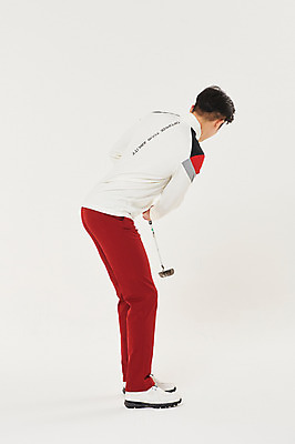 포토 JPG 스튜디오촬영 전신 남자 스포츠 골프 실내 한명 서기 20대 성인 뒷모습 청춘 골프채 한국인 샷 성인남자한명만 국내포토 1 뷰포인트 컨셉 모션 자세 골프용품 사람 동양인 청년 내부 구기 남자한명만 성인남자만 파일형식