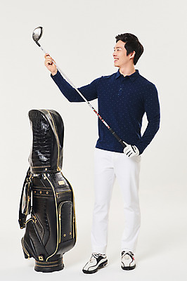 포토 JPG 스튜디오촬영 전신 남자 스포츠 골프 실내 한명 서기 미소 들기 20대 성인 옆모습 청춘 골프채 한국인 잡기 골프가방 골프장갑 성인남자한명만 국내포토 1 뷰포인트 장갑 컨셉 가방 모션 골프용품 표정 사람 동양인 청년 내부 구기 남자한명만 성인남자만 파일형식