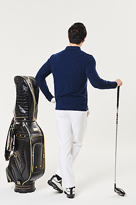 포토 JPG 스튜디오촬영 전신 남자 스포츠 골프 실내 한명 서기 20대 성인 뒷모습 청춘 골프채 한국인 잡기 골프가방 성인남자한명만 국내포토 1 뷰포인트 컨셉 가방 모션 골프용품 사람 동양인 청년 내부 구기 남자한명만 성인남자만 파일형식