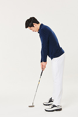 포토 JPG 스튜디오촬영 전신 남자 스포츠 포즈 골프 실내 한명 서기 20대 성인 옆모습 청춘 골프채 한국인 샷 성인남자한명만 국내포토 1 뷰포인트 컨셉 모션 자세 골프용품 사람 동양인 청년 내부 구기 남자한명만 성인남자만 파일형식